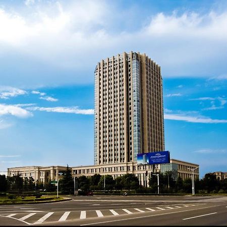 Отель Howard Johnson Tianmu Lake Plaza Liyang Чанчжоу Экстерьер фото